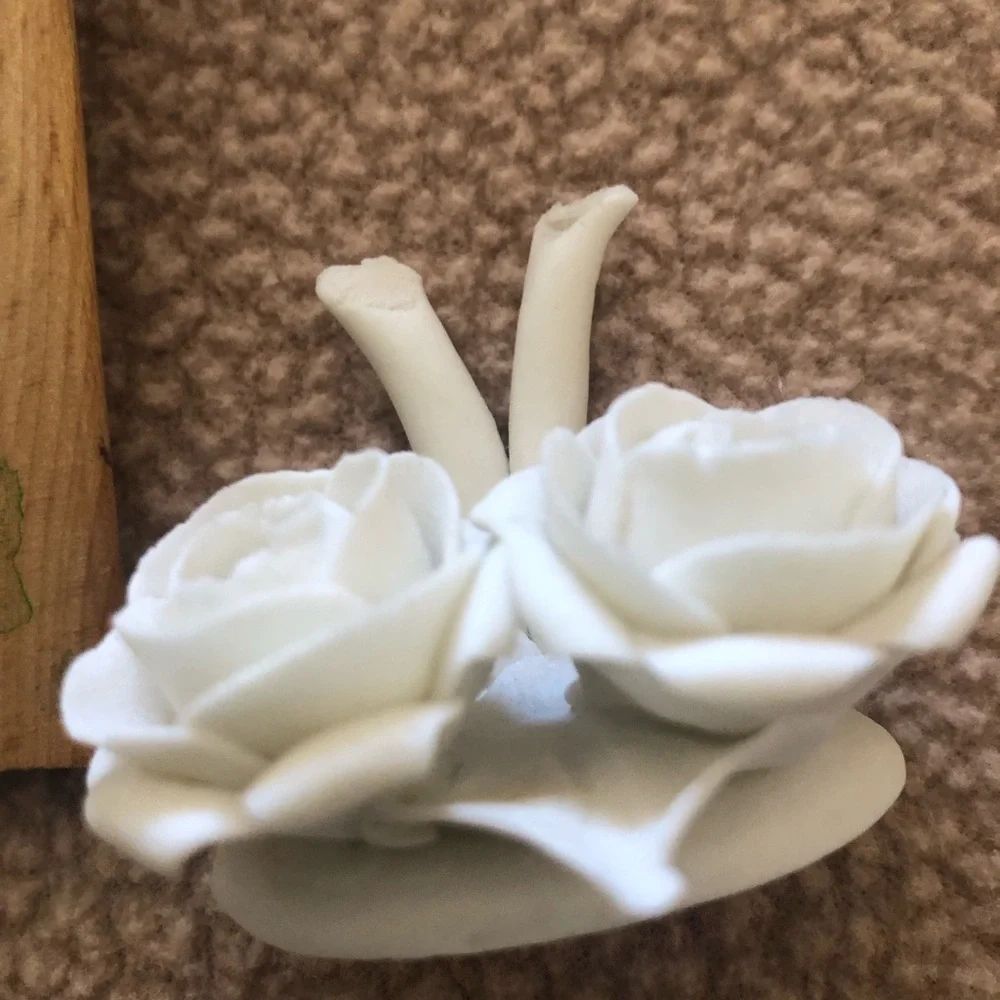White Cherub Accent Mirror with Floral Motif And Bisque Two White Roses